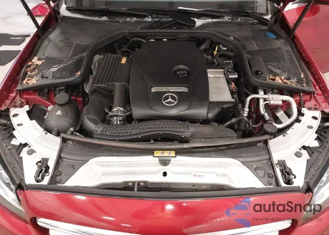 2018 Mercedes-Benz C 300 4Matic z USA, uszkodzony, nr VIN 55SWF4KB7JU244244